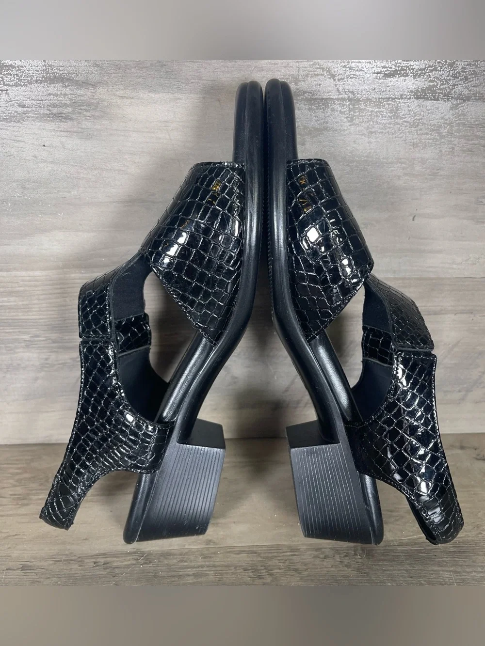 SAS Suntimer Heel Sandal Womens 9.5N Black Patent Croc Textured Comfort Open Toe